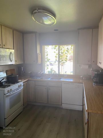 3724 MOONBEAM Dr, Sacramento, CA 95827