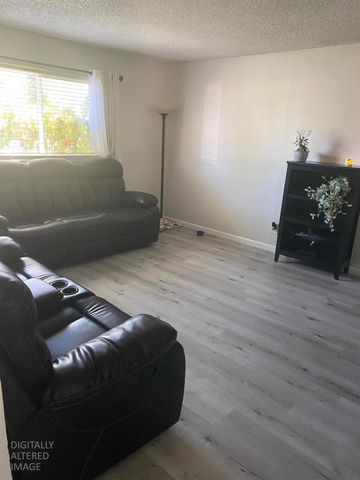 3724 MOONBEAM Dr, Sacramento, CA 95827