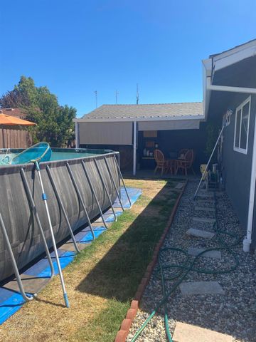 3724 MOONBEAM Dr, Sacramento, CA 95827