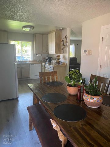 3724 MOONBEAM Dr, Sacramento, CA 95827