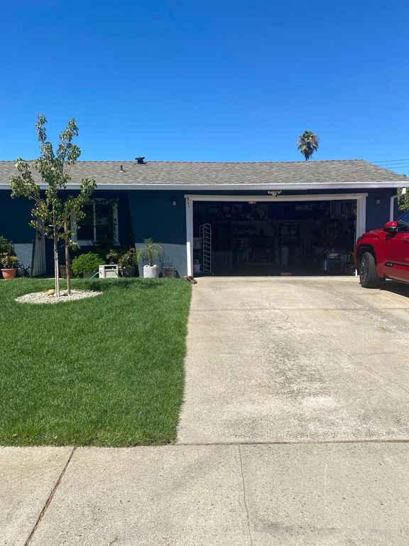 3724 MOONBEAM Dr, Sacramento, CA 95827