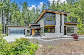 6050 Chorus Frog Street NE, Bainbridge Island, WA 98110