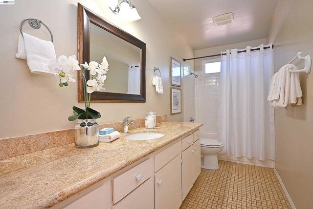 3585 Deer Park Ct, Hayward, CA 94542