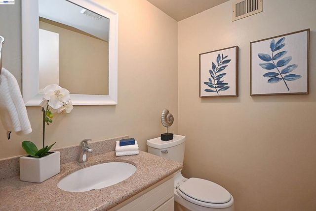 3585 Deer Park Ct, Hayward, CA 94542