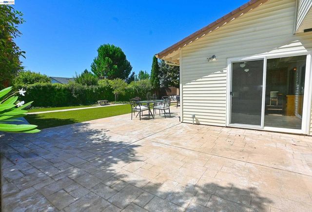 3585 Deer Park Ct, Hayward, CA 94542
