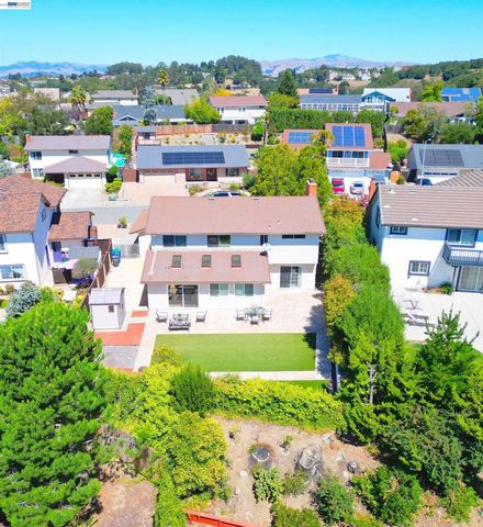 3585 Deer Park Ct, Hayward, CA 94542