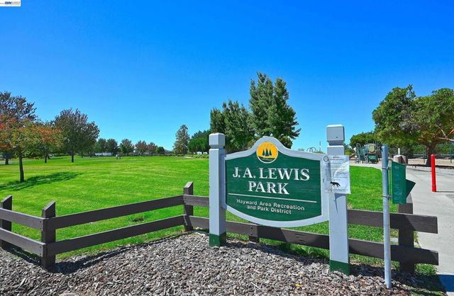 3585 Deer Park Ct, Hayward, CA 94542