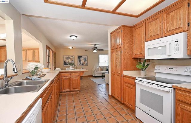 3585 Deer Park Ct, Hayward, CA 94542