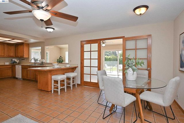 3585 Deer Park Ct, Hayward, CA 94542