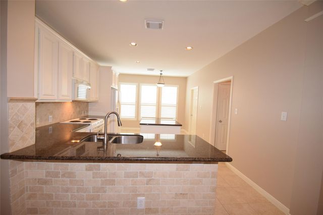 722 Memorial Heights Drive, Houston, TX 77007