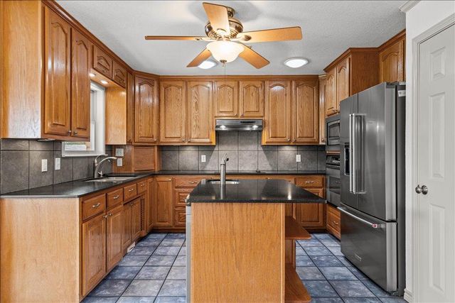 1703 Wofford DR, Burnet, TX 78611