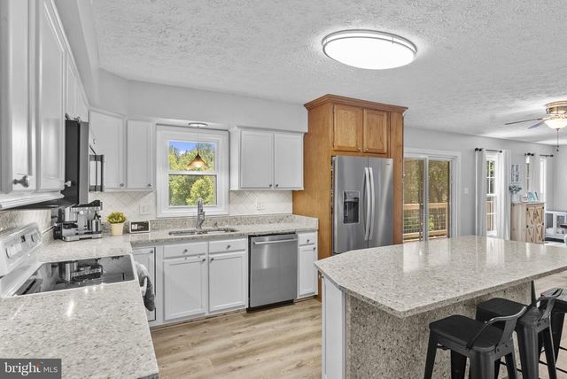 1515 DESERT RD, Reva, VA 22735