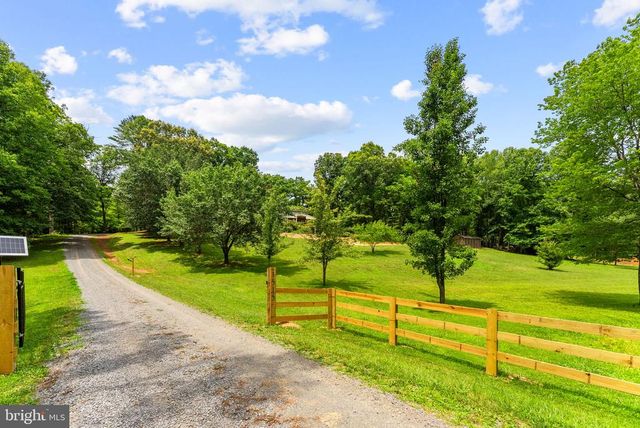 1515 DESERT RD, Reva, VA 22735