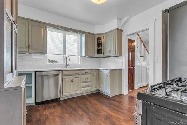 42 Nassau Avenue, Glen Cove, NY 11542