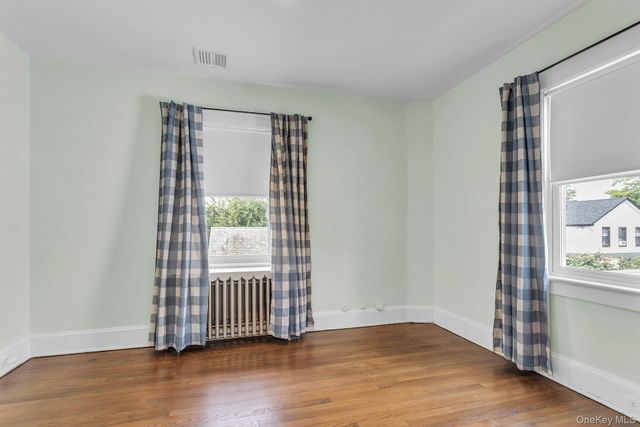 42 Nassau Avenue, Glen Cove, NY 11542