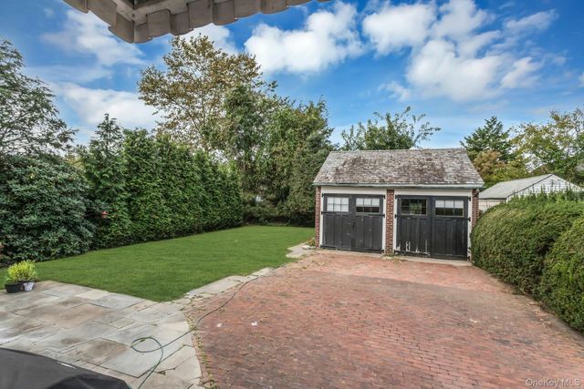 42 Nassau Avenue, Glen Cove, NY 11542