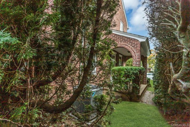 42 Nassau Avenue, Glen Cove, NY 11542
