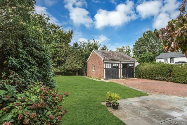 42 Nassau Avenue, Glen Cove, NY 11542