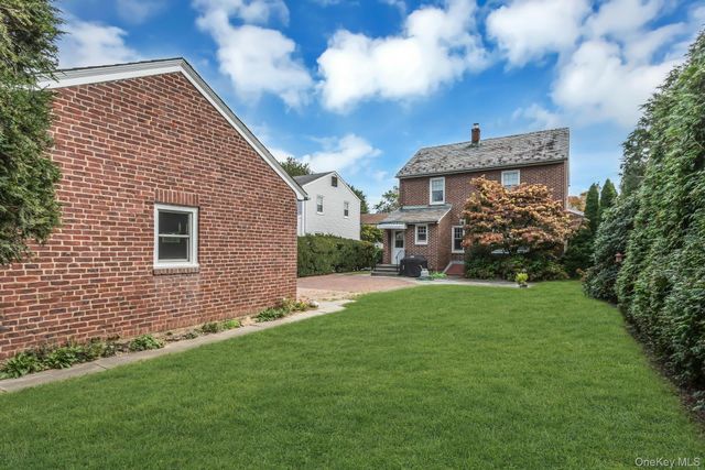 42 Nassau Avenue, Glen Cove, NY 11542