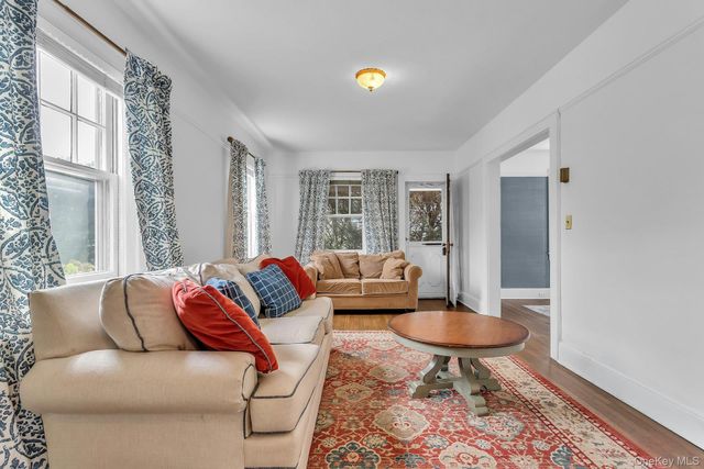 42 Nassau Avenue, Glen Cove, NY 11542