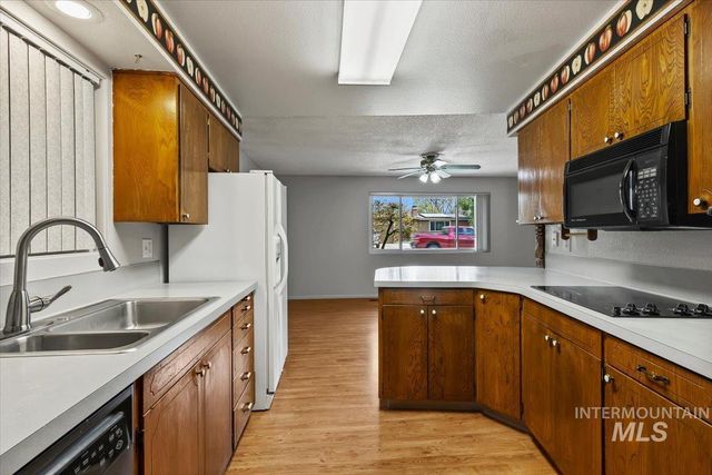 8515 W Valley View Drive, Boise, ID 83704