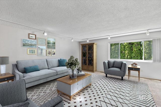 8515 W Valley View Drive, Boise, ID 83704