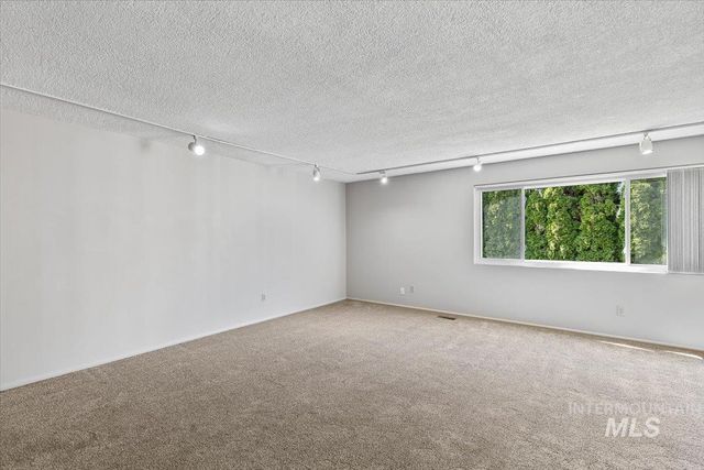 8515 W Valley View Drive, Boise, ID 83704