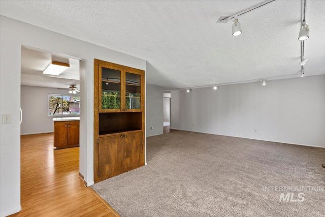 8515 W Valley View Drive, Boise, ID 83704