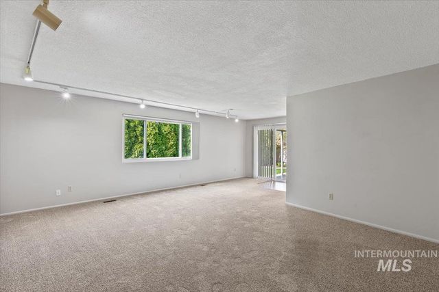 8515 W Valley View Drive, Boise, ID 83704