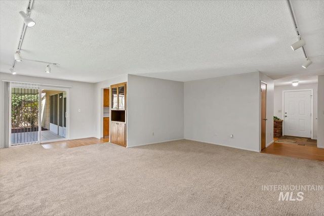 8515 W Valley View Drive, Boise, ID 83704