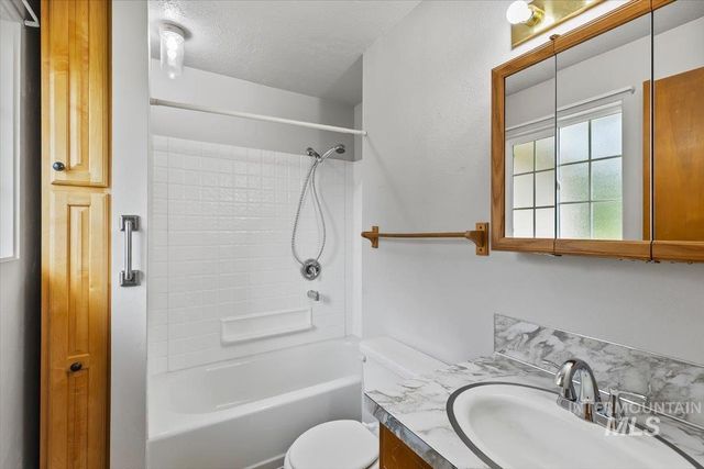 8515 W Valley View Drive, Boise, ID 83704