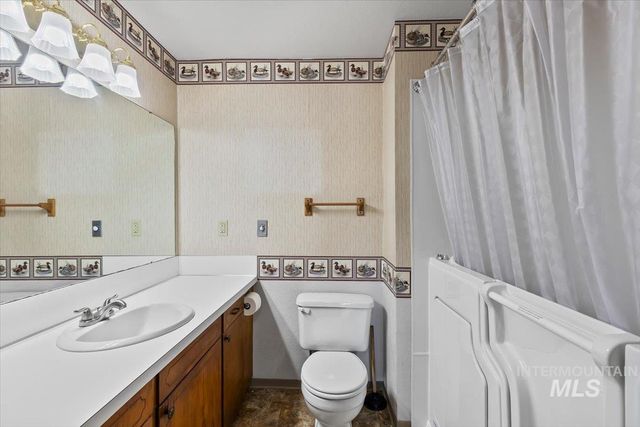 8515 W Valley View Drive, Boise, ID 83704