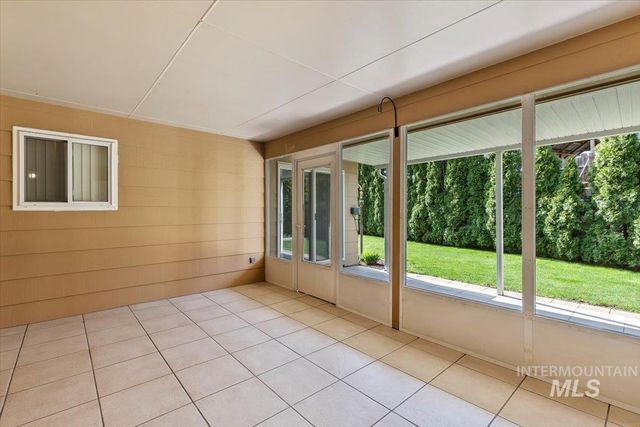 8515 W Valley View Drive, Boise, ID 83704