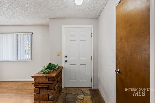 8515 W Valley View Drive, Boise, ID 83704