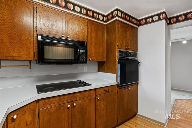 8515 W Valley View Drive, Boise, ID 83704