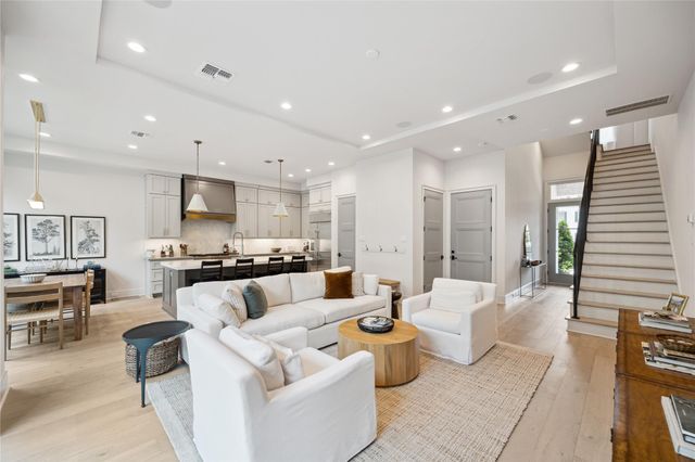 110 Wellington Row Road, Houston, TX 77024