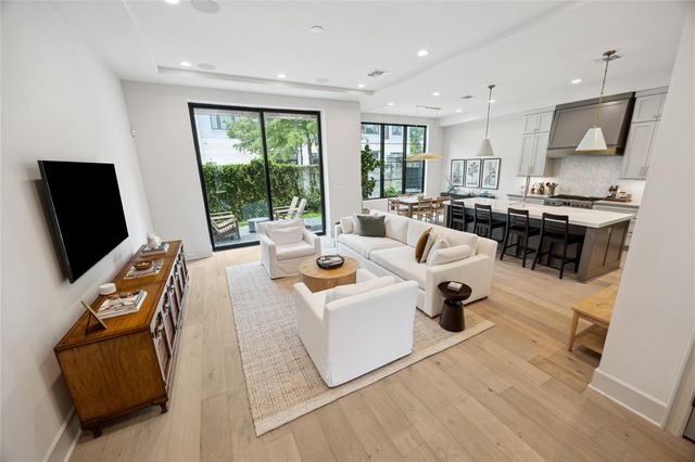 110 Wellington Row Road, Houston, TX 77024