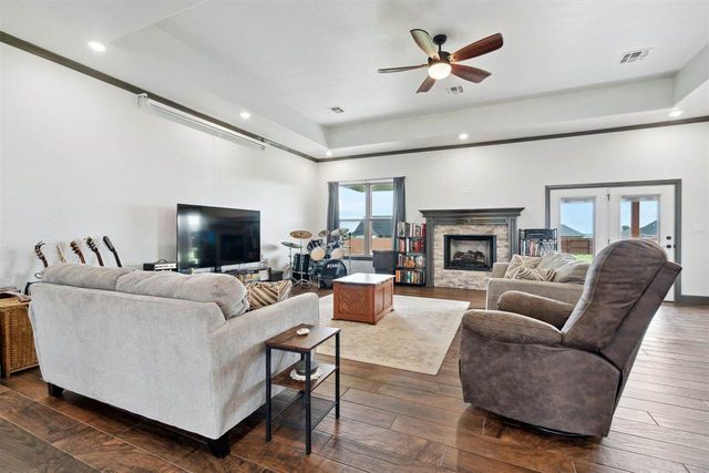 7622 NE Highland Hills Dr, Elgin, OK 73538