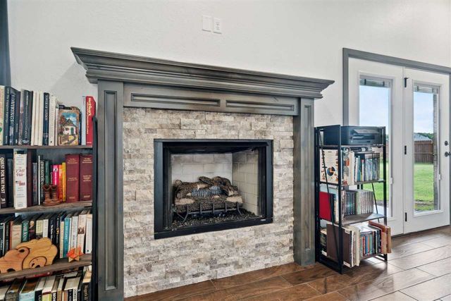 7622 NE Highland Hills Dr, Elgin, OK 73538