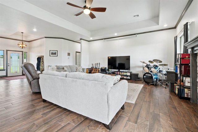 7622 NE Highland Hills Dr, Elgin, OK 73538