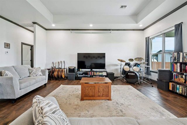 7622 NE Highland Hills Dr, Elgin, OK 73538