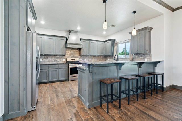 7622 NE Highland Hills Dr, Elgin, OK 73538