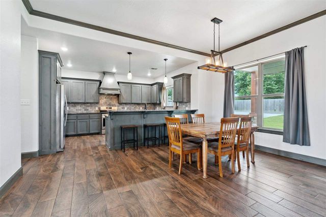 7622 NE Highland Hills Dr, Elgin, OK 73538