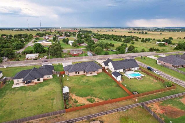 7622 NE Highland Hills Dr, Elgin, OK 73538