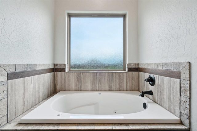 7622 NE Highland Hills Dr, Elgin, OK 73538