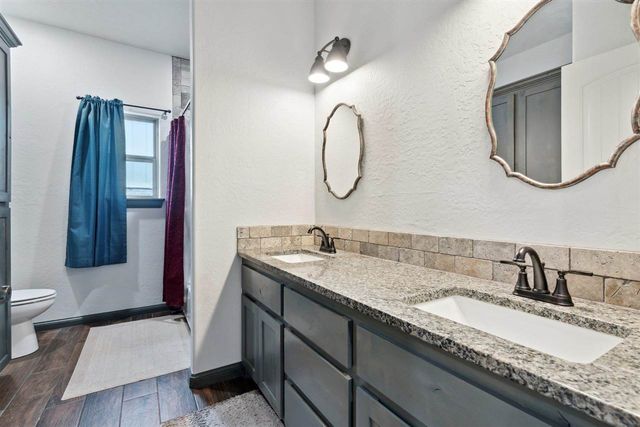 7622 NE Highland Hills Dr, Elgin, OK 73538