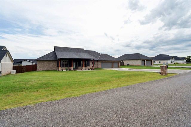 7622 NE Highland Hills Dr, Elgin, OK 73538