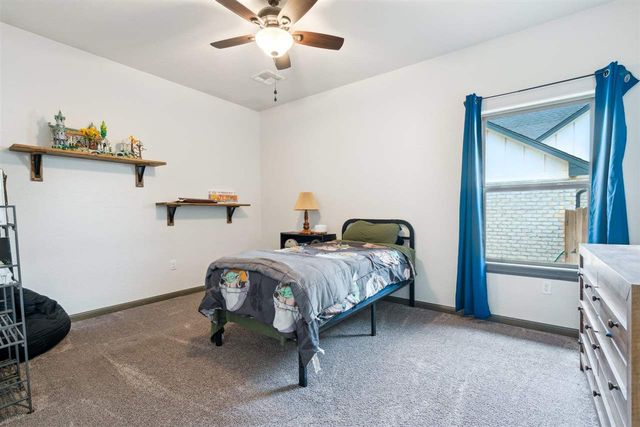 7622 NE Highland Hills Dr, Elgin, OK 73538