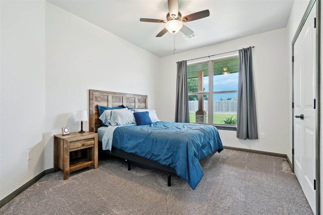 7622 NE Highland Hills Dr, Elgin, OK 73538