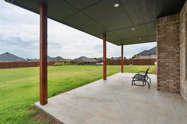 7622 NE Highland Hills Dr, Elgin, OK 73538